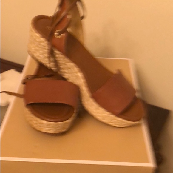 Micheal Kors sandals - Picture 4 of 6